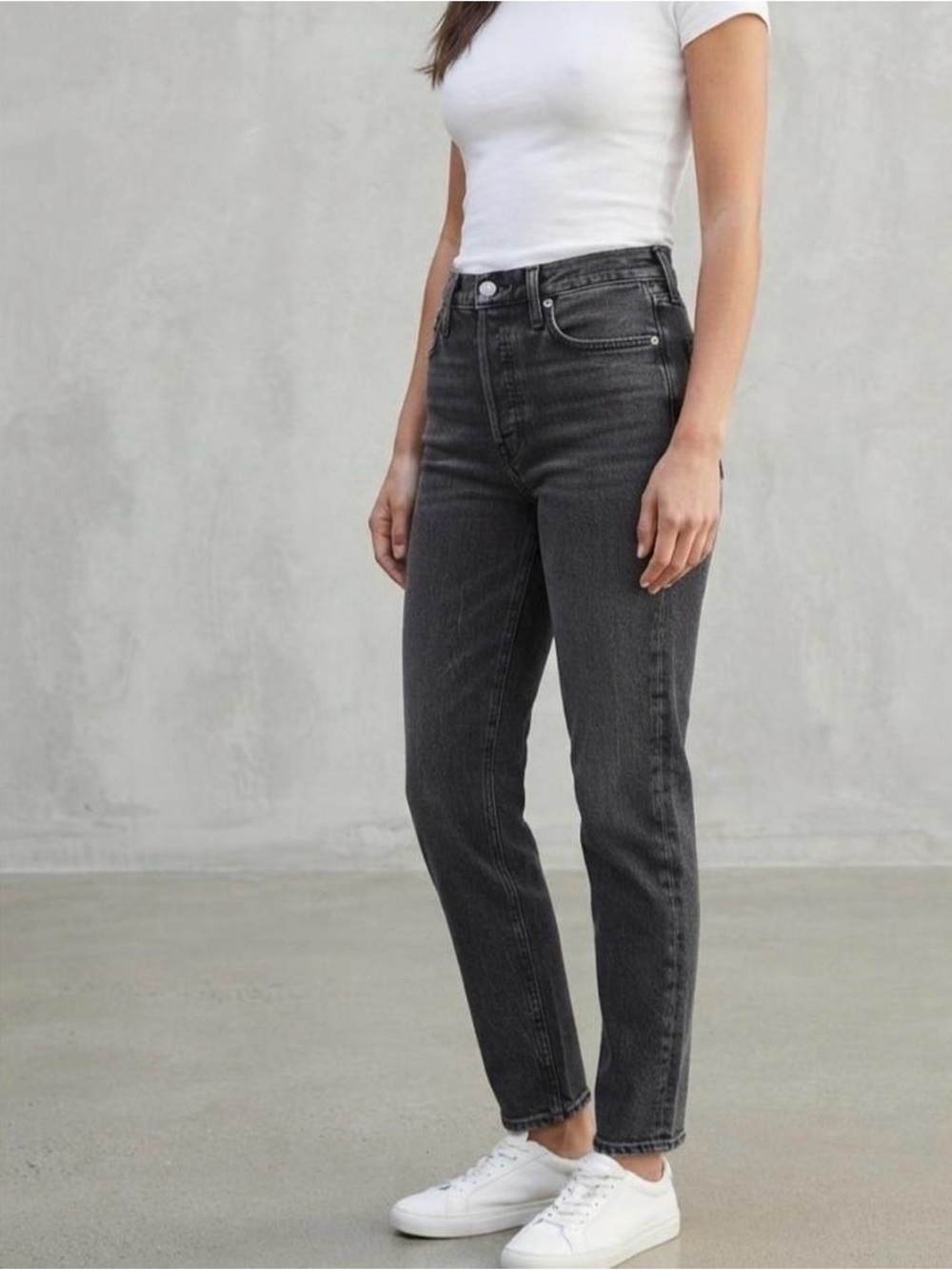 Abercrombie & Fitch - The Mom High Rise Jean